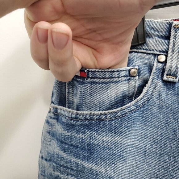 Tommy Hilfiger Women's Y2K Boyfriend Light Wash Relaxed Fit Denim Jeans Size 6 L - Picture 2 of 9